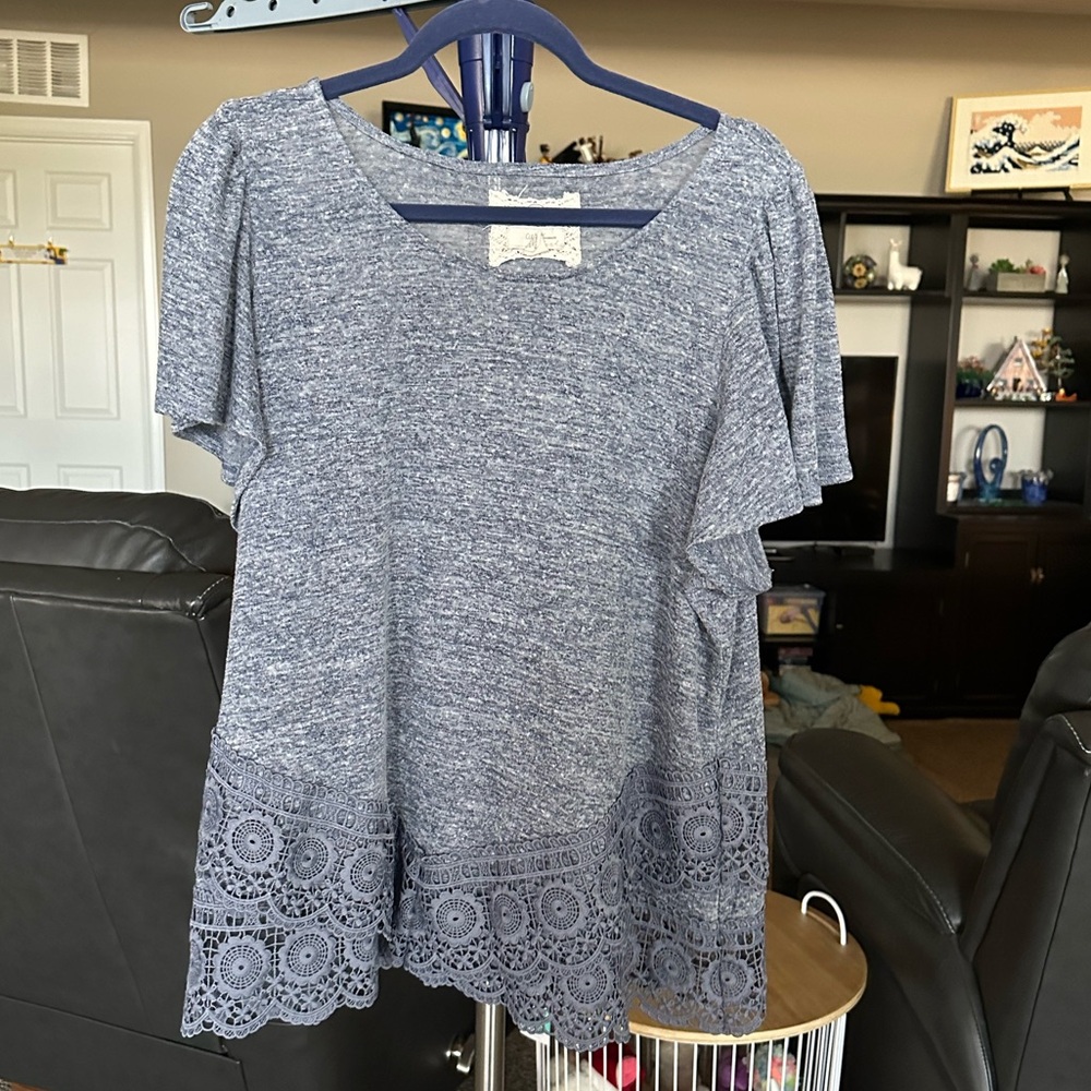 Capio woman blue lacy short sleeve blouse. Size 1X